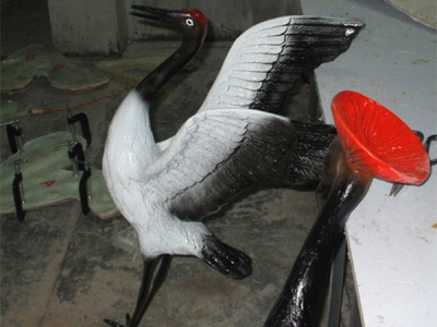 開(kāi)翅丹頂鶴