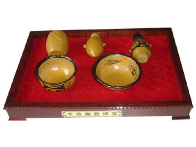 半坡陶器模型