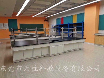 化學(xué)準(zhǔn)備室（鋁木）